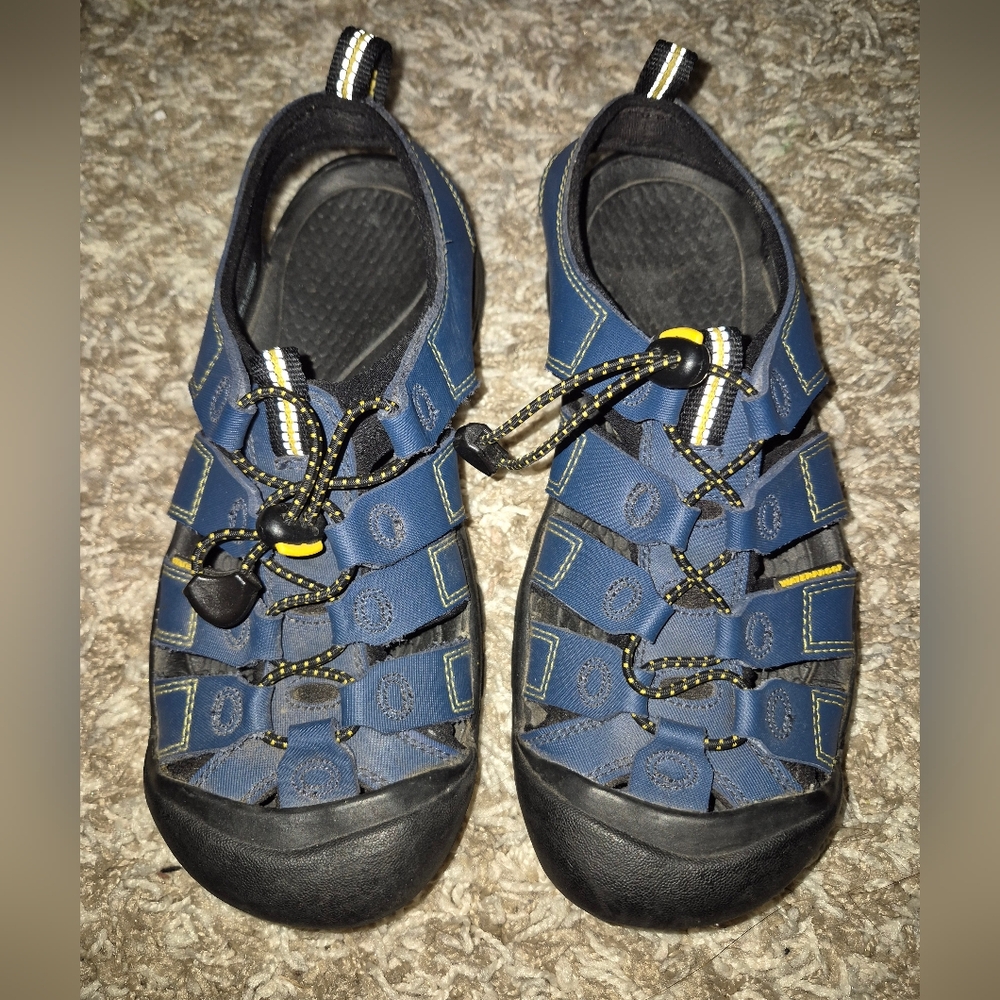Keen XT 0305 Newport Womens Size 5 Blue Closed Toe Waterproof Hiking Sandals